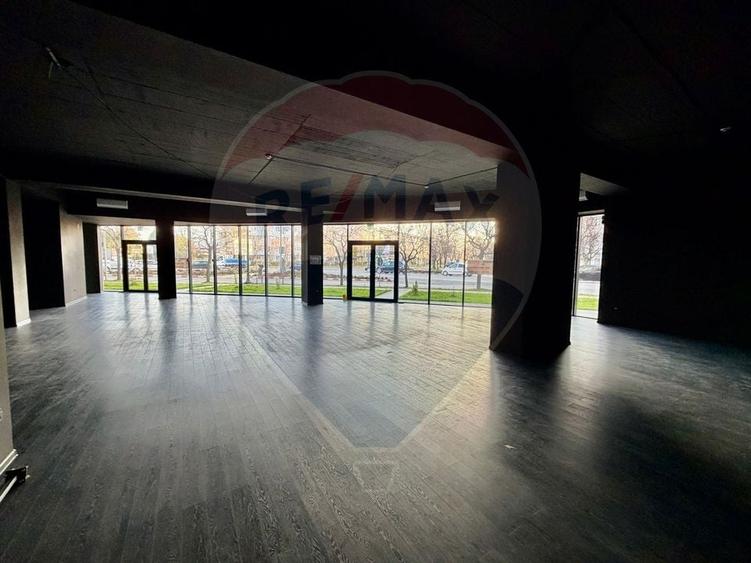 Spațiu comercial, de 270 mp, în Nord