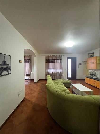 Apartament cu 2 camere semidecomandat, mobilat în Gai