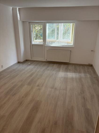 Garsonieră decomandată în Vitan