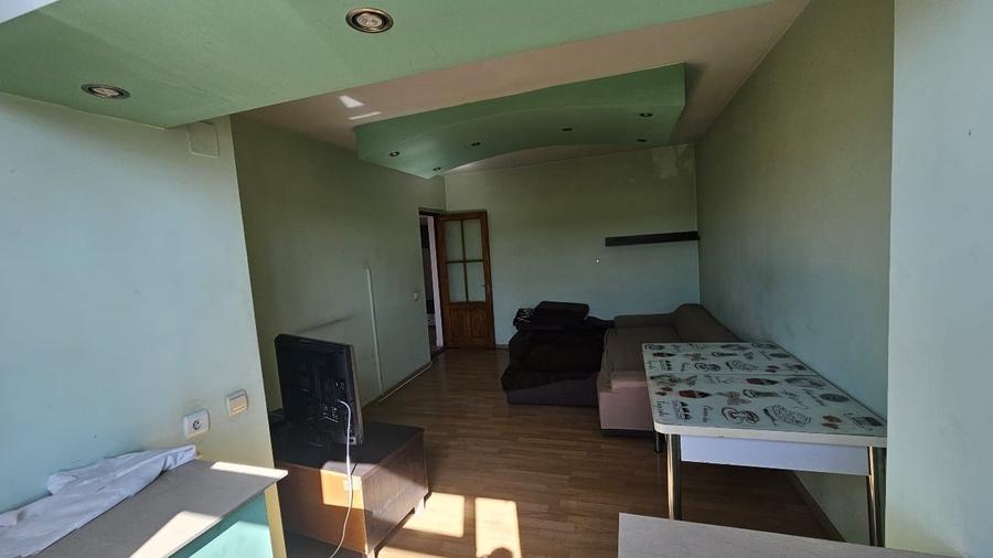 Apartament cu 3 camere decomandat, mobilat în Baza 3