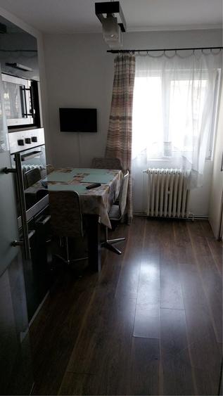 Apartament cu 3 camere decomandat în Traian