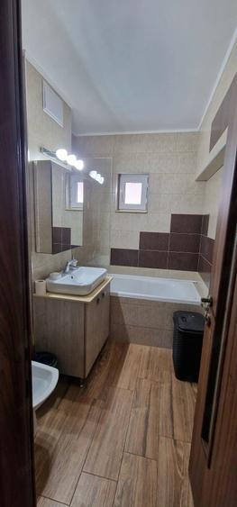 Apartament cu 2 camere decomandat în Far