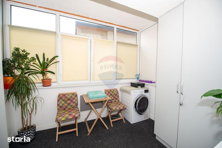 Apartament cu 3 camere semidecomandat în Rahova
