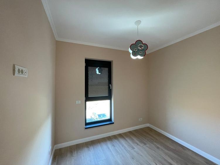 Duplex cu 4 camere cu Canalizare în Covaci