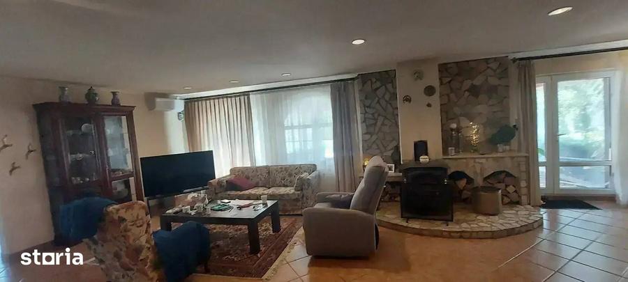 Casă cu 8 camere cu Teren 2300 Mp în Corbeanca