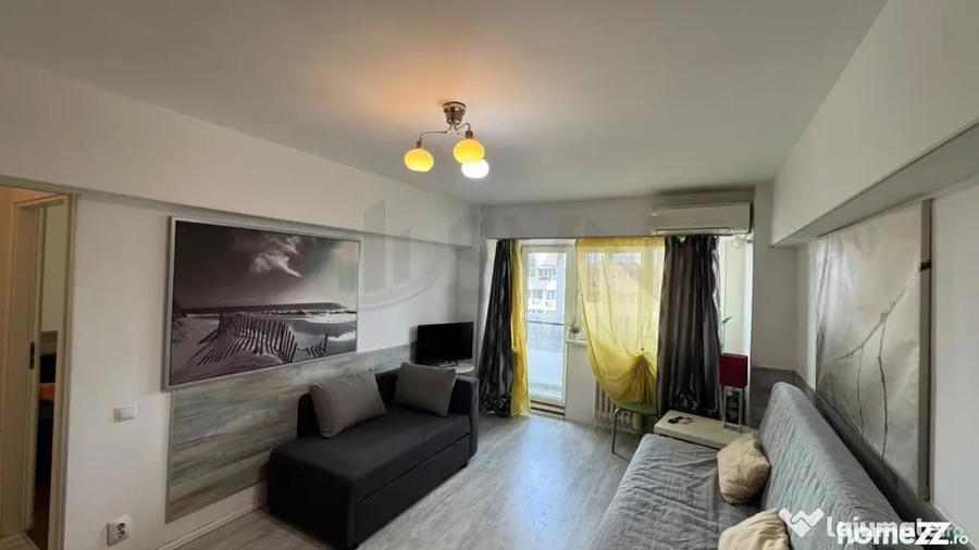 Apartament cu 3 camere semidecomandat în Ștefan cel Mare