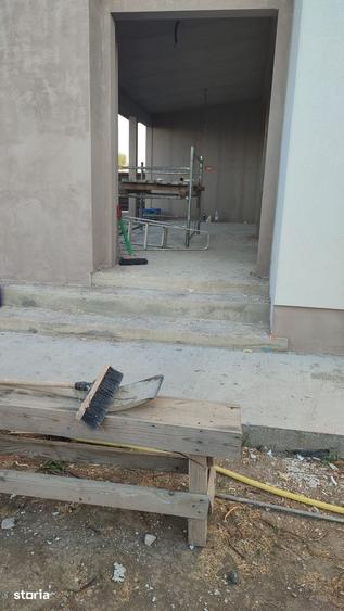 Casă cu 4 camere cu Teren 369 Mp în Vidra