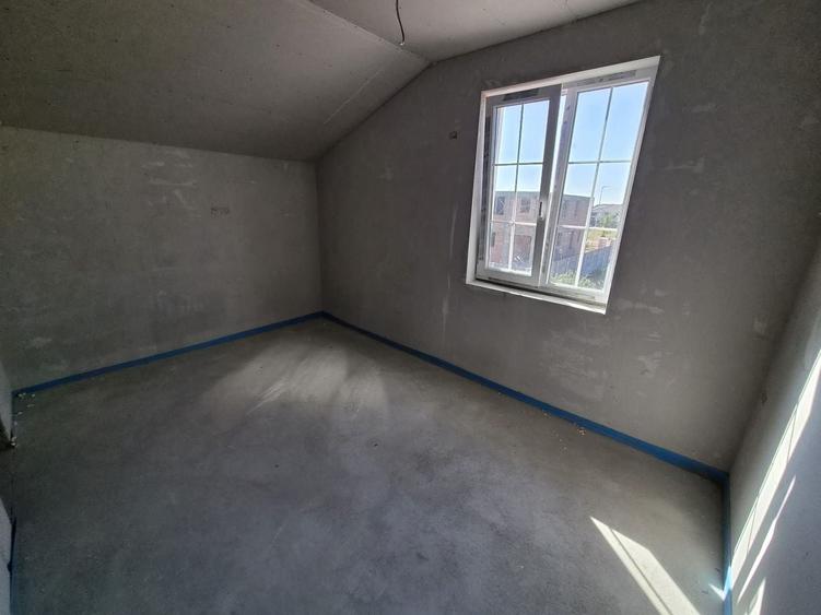 Duplex cu 4 camere cu Canalizare în Moșnița Nouă