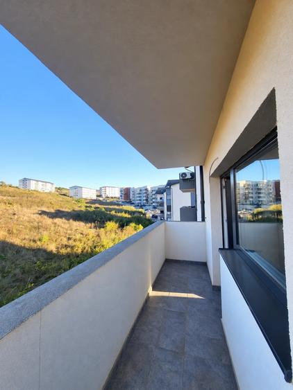 Apartament cu 3 camere semidecomandat în Vișani
