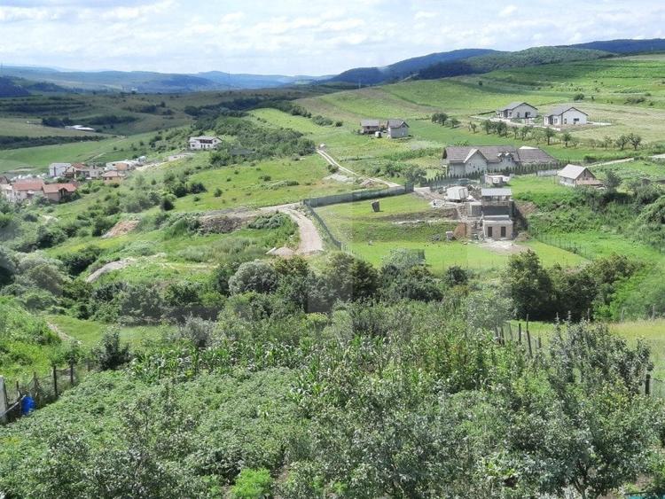 Casă individuală cu 3 camere cu Garaj în Dâmbul Rotund