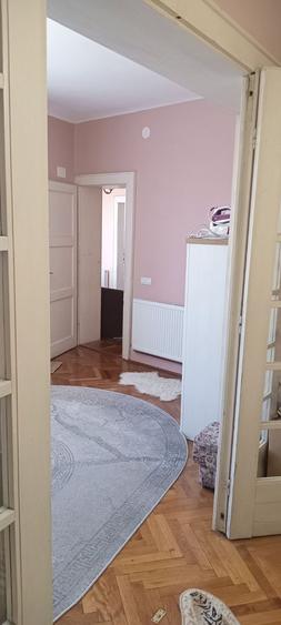 Apartament cu 3 camere decomandat în Orașul de Jos