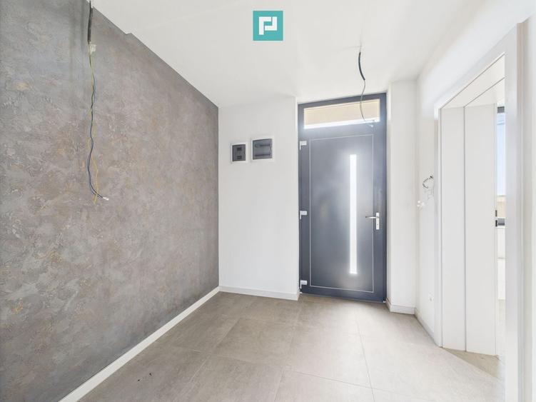 Duplex cu 5 camere cu Canalizare în Giarmata