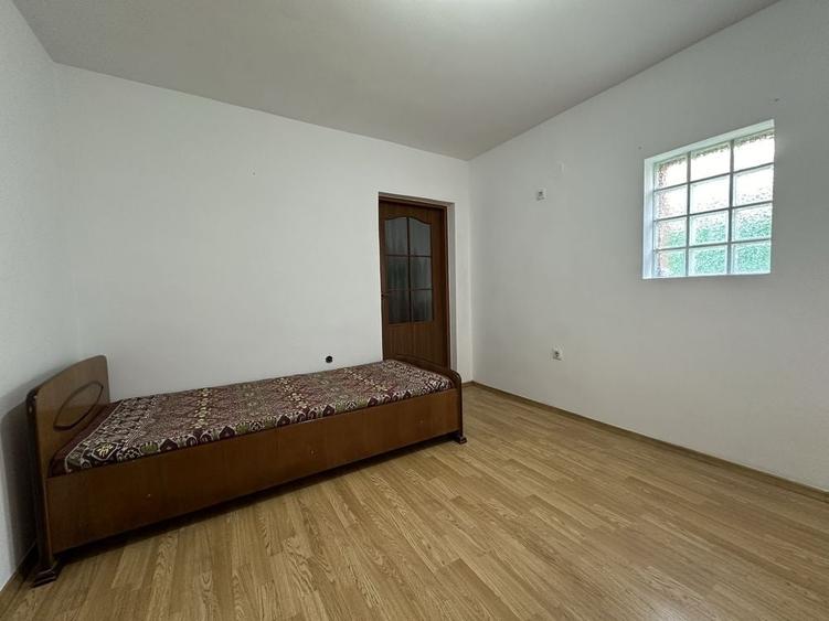Casă cu 4 camere în Tătărani