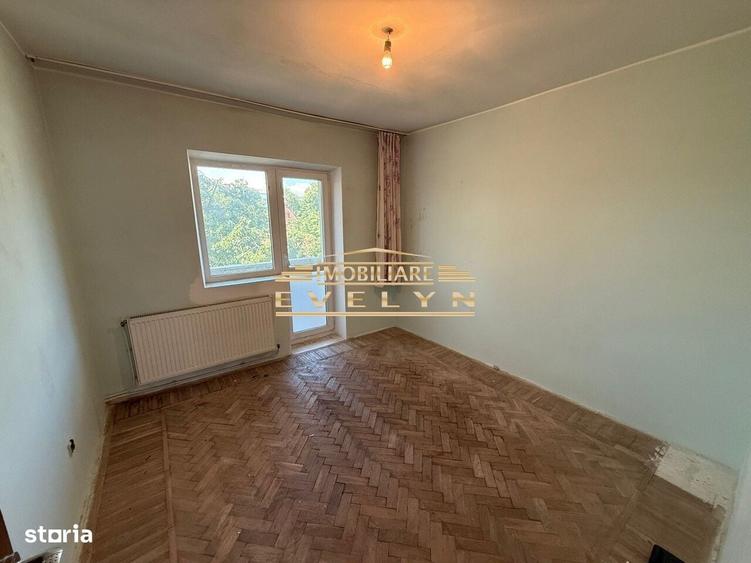 Apartament cu 3 camere decomandat în Central