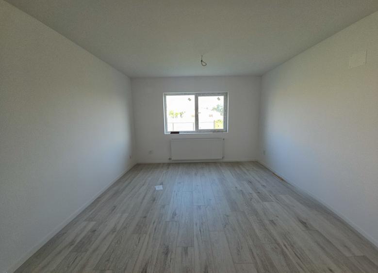 Casă individuală cu 4 camere cu Teren 452 Mp în Săbăreni