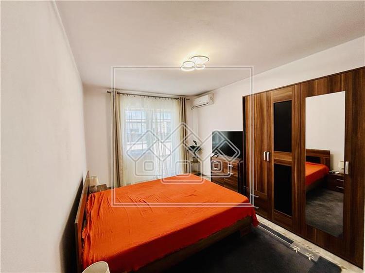 Apartament cu 4 camere nedecomandat în Piața Cluj