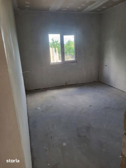 Casă cu 3 camere cu Teren 90 Mp în Lumina