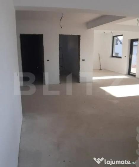 Casă cu 5 camere cu Teren 950 Mp în Central