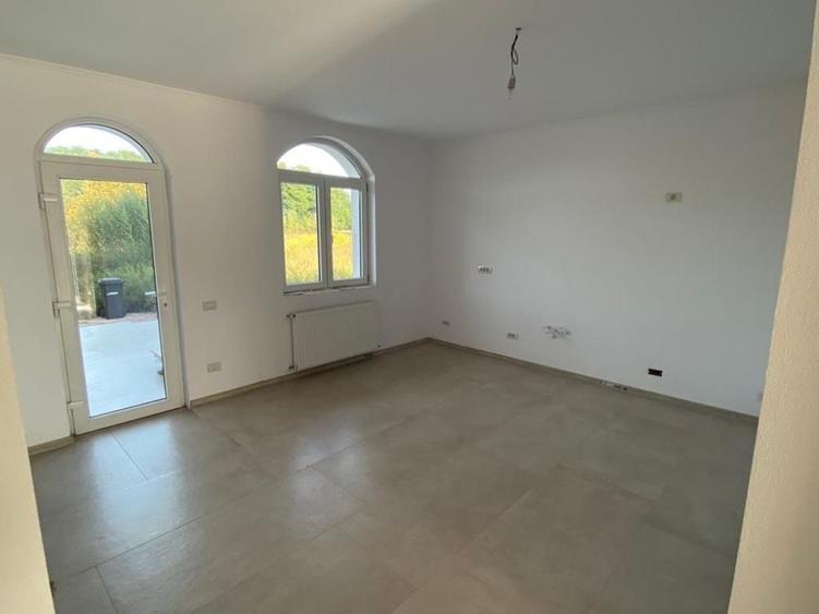 Casă cu 4 camere cu Teren 1000 Mp în Șag