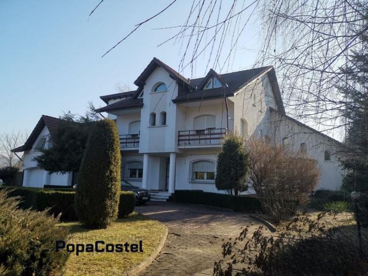 Casă individuală cu 10 camere cu Canalizare în Breaza de Sus