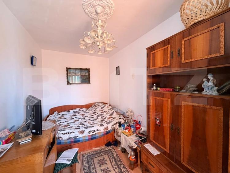 Apartament cu 3 camere semidecomandat, mobilat în Cornitoiu