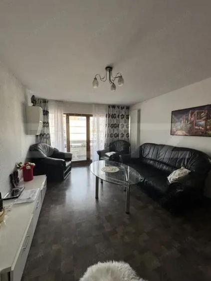 Apartament cu 4 camere decomandat în 22 Decembrie