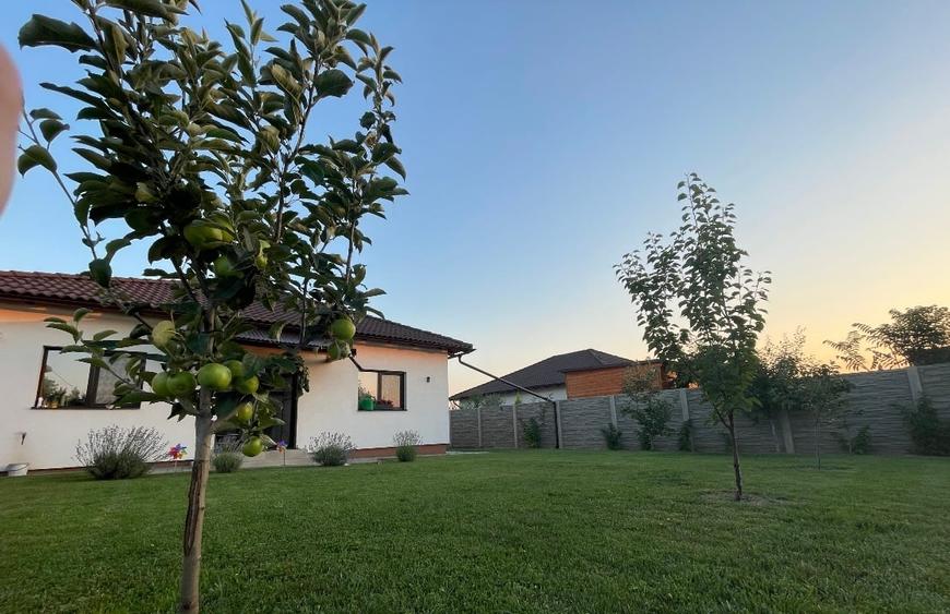 Casă individuală cu 4 camere cu Garaj în Ianova