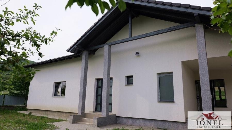 Casă individuală cu 4 camere cu Teren 450 Mp în Meteș