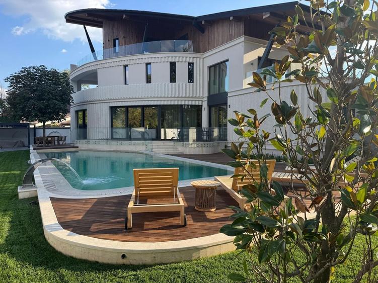 Casă individuală cu 12 camere cu Piscina în Băneasa