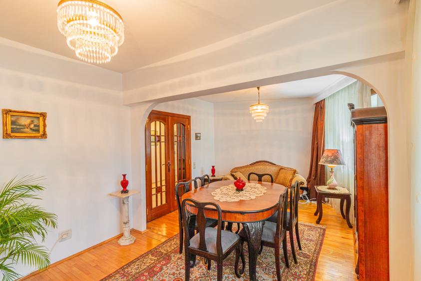 Apartament cu 4 camere decomandat, mobilat în Tineretului