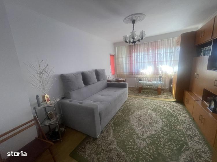 Apartament cu 3 camere decomandat în Sub Arini
