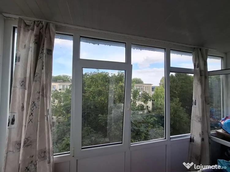 Apartament cu 3 camere semidecomandat în Brătianu