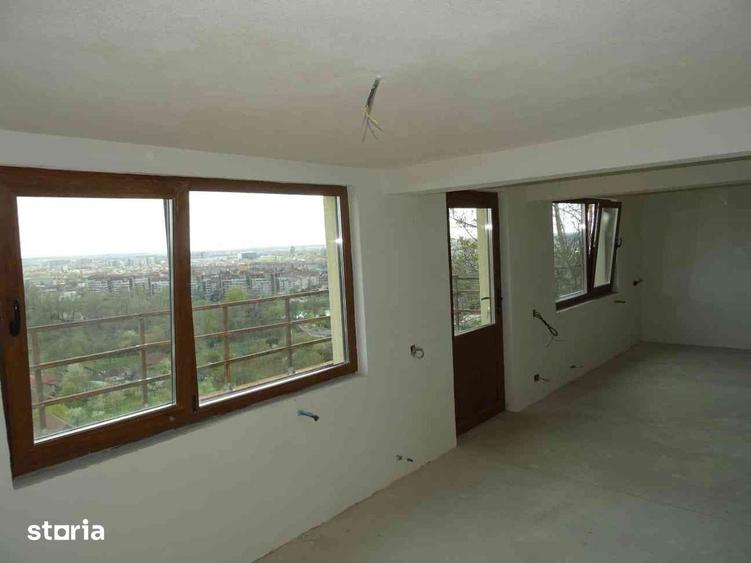Casă cu 5 camere cu Teren 640 Mp în Central