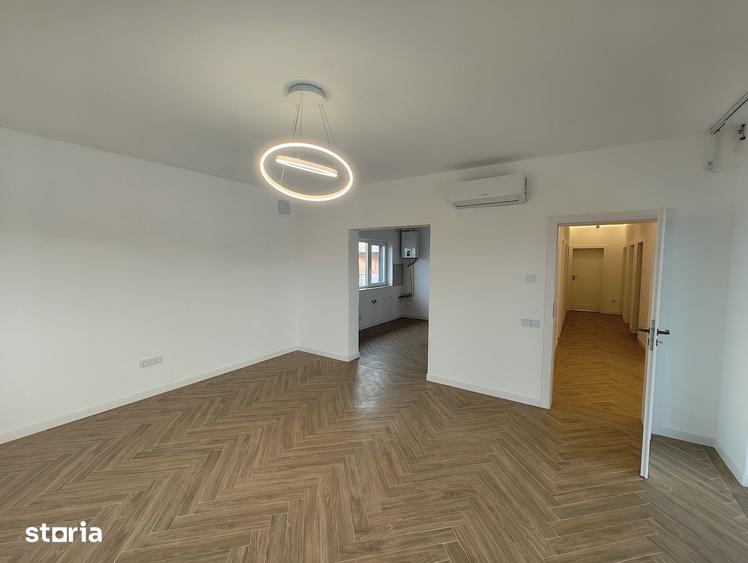 Casă cu 5 camere cu Teren 600 Mp în Exterior Vest