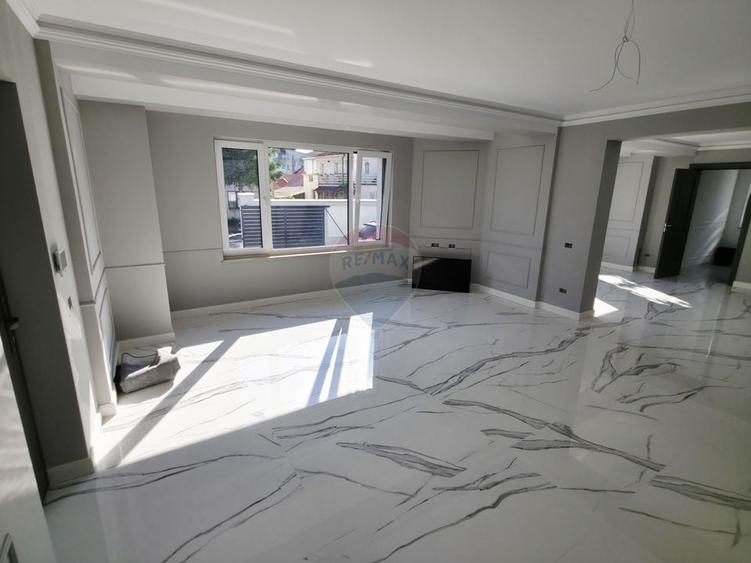 Apartament cu 5 camere de vânzare în zona Precista - 29