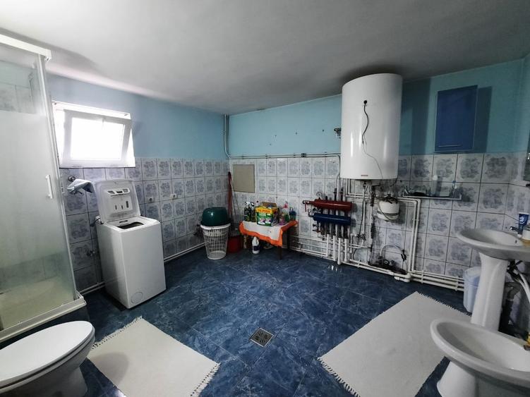 Casă cu 4 camere cu Garaj în Alexandru cel Bun