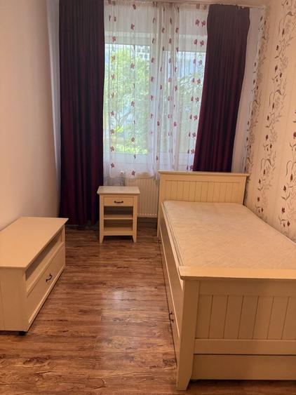 Apartament cu 3 camere semidecomandat în Central