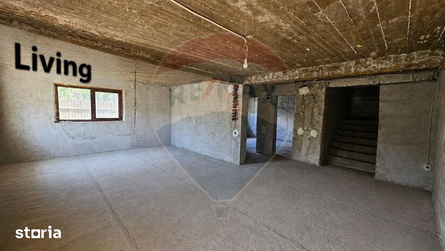 Casă cu 5 camere cu Teren 200 Mp în Poiana Țapului