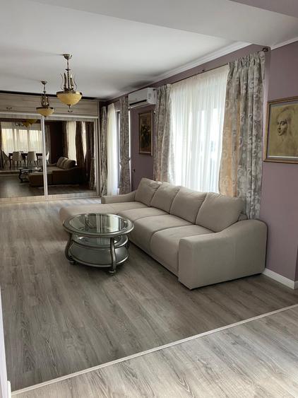 Apartament cu 3 camere decomandat, mobilat în Delfinariu