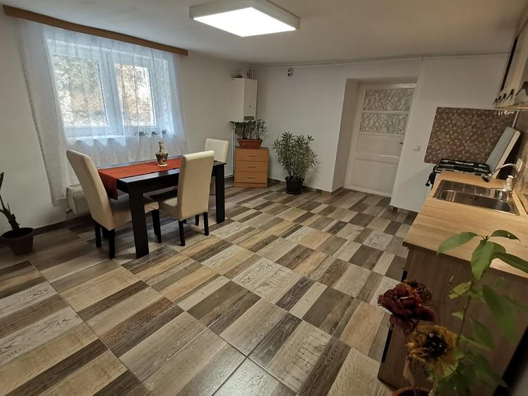 INCHIRIEZ apartament 2 camerea la casa ,renovat, zona Lazaret - 4