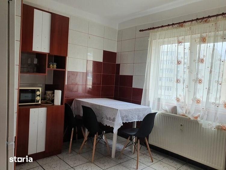 Apartament cu 3 camere decomandat în Vitan