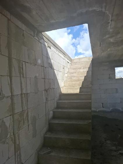 Casă cu Teren 1300 Mp în Măguri