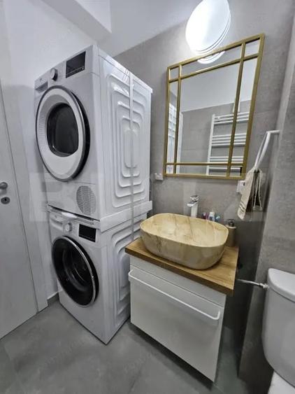 Apartament cu 3 camere decomandat, mobilat în Central