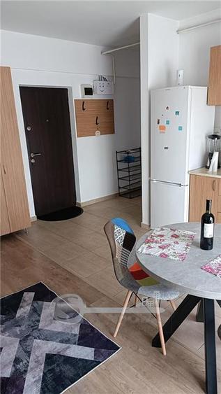 Apartament cu 2 camere semidecomandat, mobilat în Nicolina