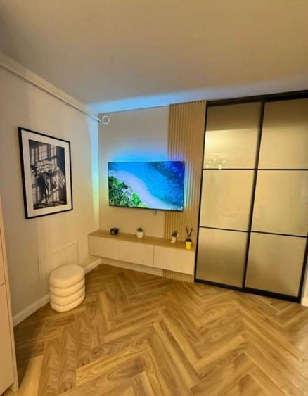 Apartament cu 3 camere semidecomandat, mobilat în Florești
