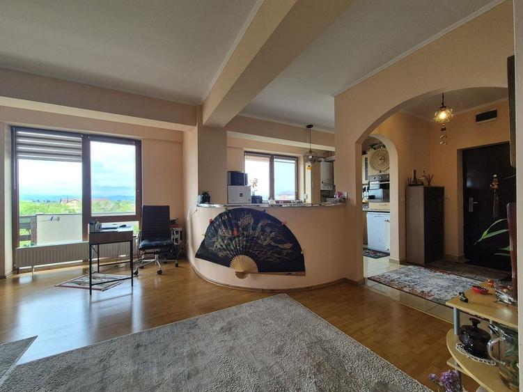 Tractoru, zonă liniștită de case, apartament spațios 3 camere cu garaj - 3