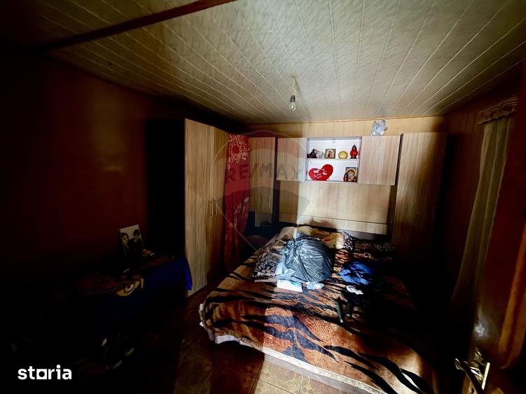 Casă cu 4 camere cu Teren 7727 Mp în Cârligele