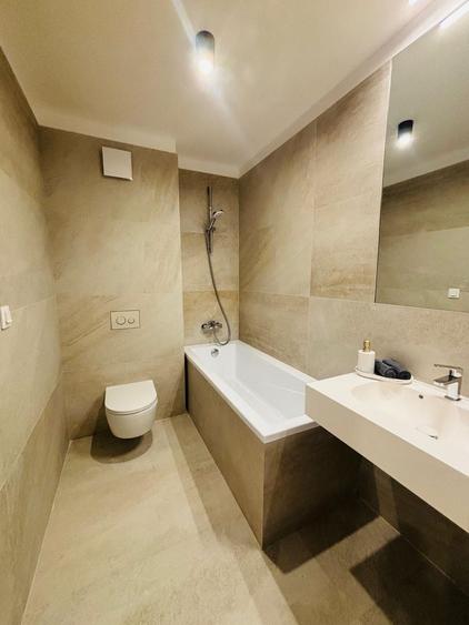 Apartament cu 3 camere, mobilat în P-ța Unirii