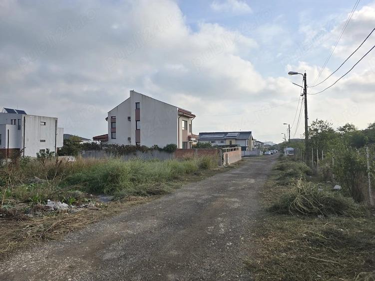 Teren de 700 mp, în Palazu Mare