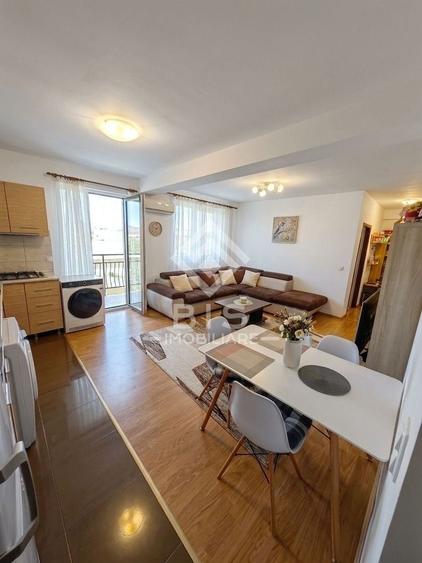Apartament cu 3 camere decomandat în Sud